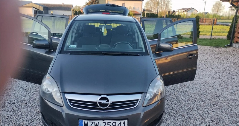 Opel Zafira cena 17500 przebieg: 287000, rok produkcji 2011 z Zwoleń małe 56